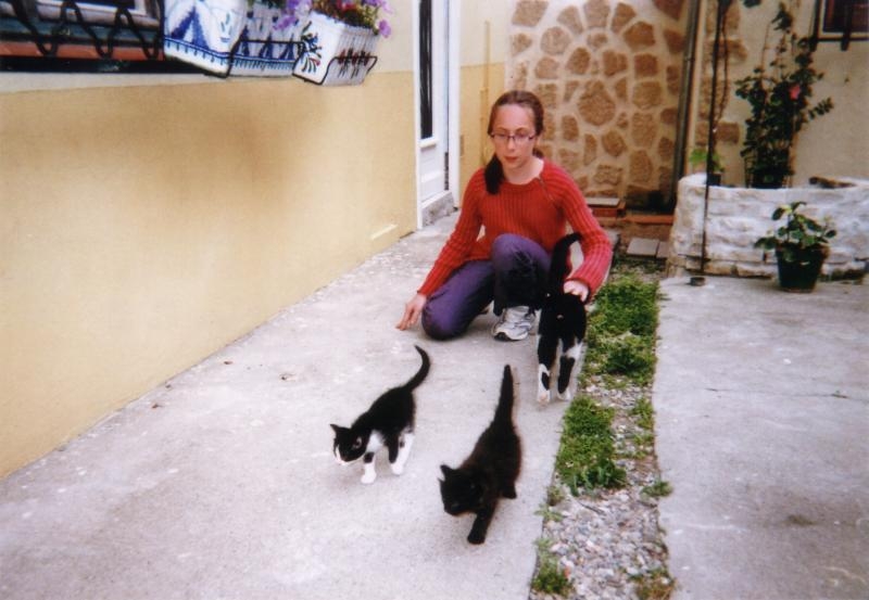 Avec deux des 4 chatons de Bouboule, en 2010.