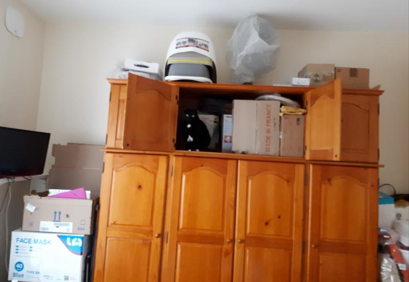 Vas y maman envoie le carton je vais le ranger